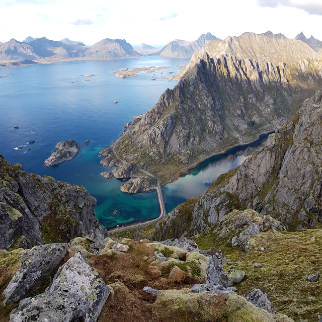 Lanscape of the sea and mountains